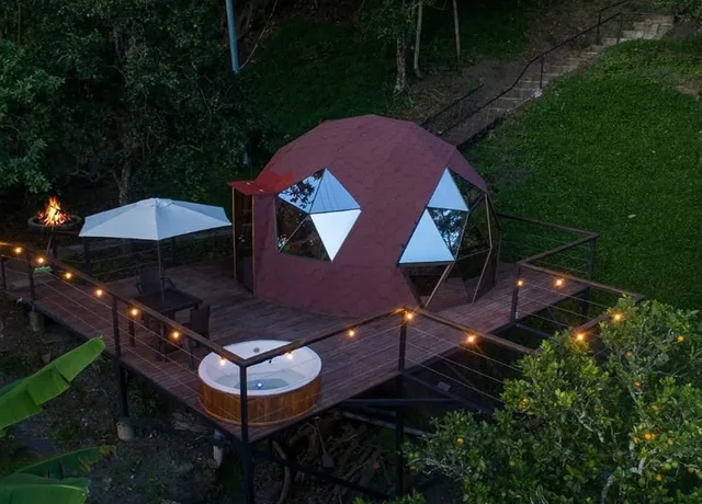 Glamping con jacuzzi privado