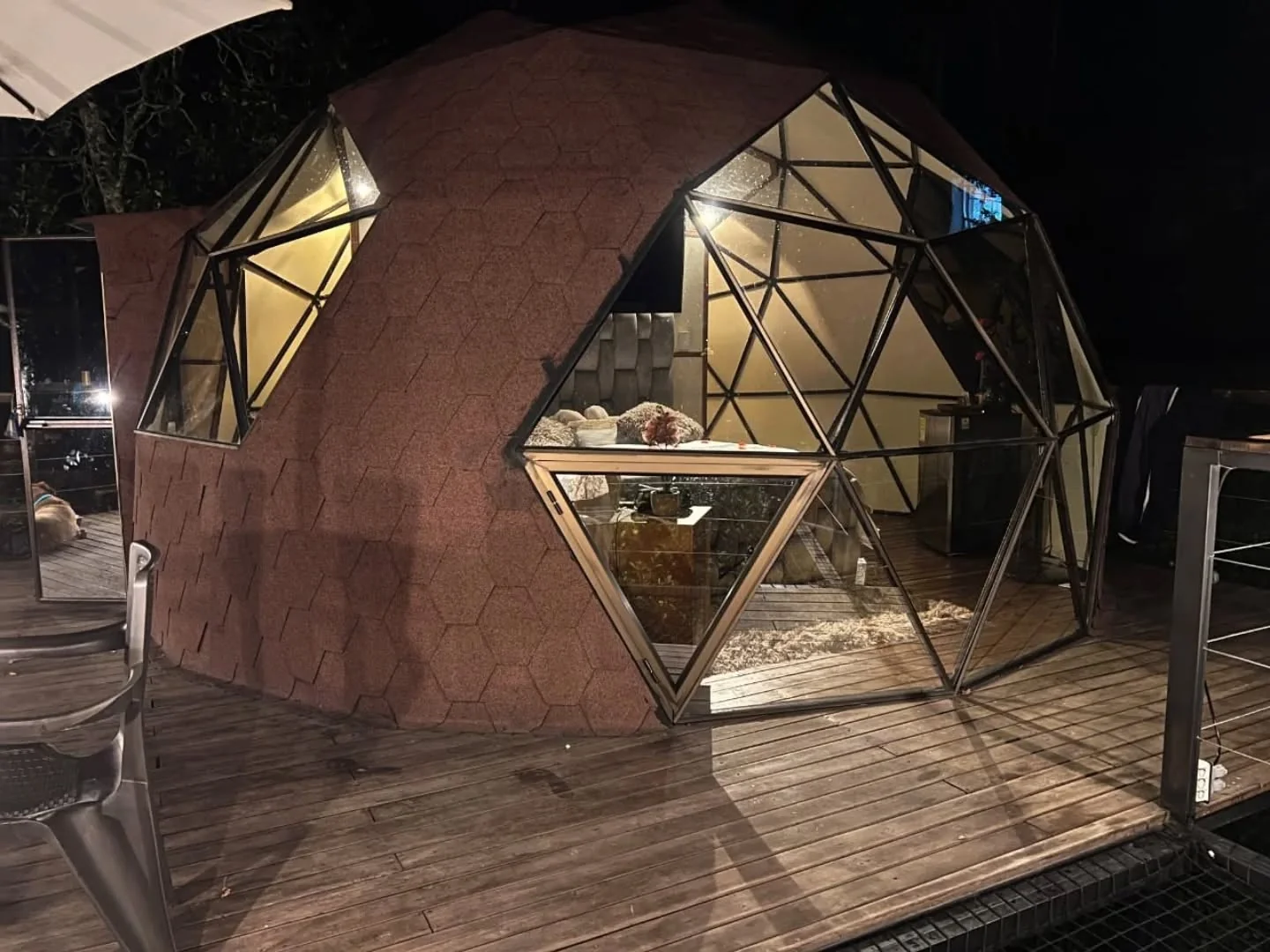 Domo iluminado de noche